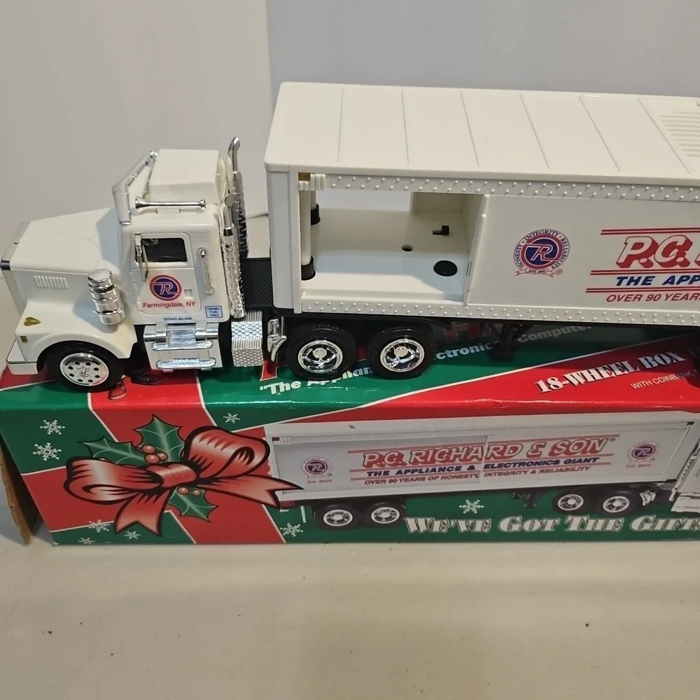 P.C. RICHARD & SON 1999 18-WHEELER FREIGHT TAYLOR MADE TRUCK 1:32 COIN BANK